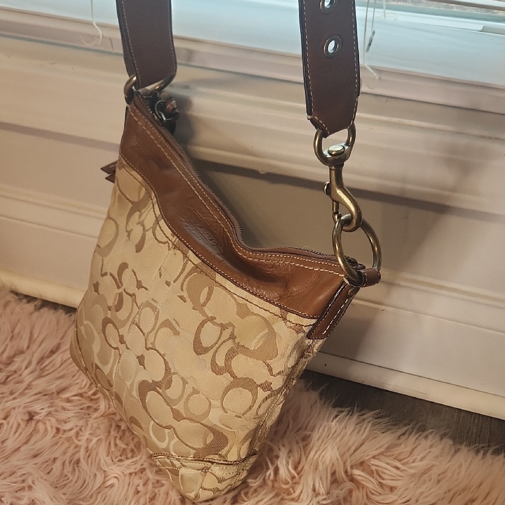 Stylish Tan and Brown Shoulder Bag - Picture 12 of 16